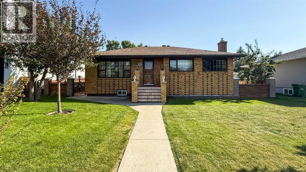 Single Family House Bungalow for Sale in  Montrose Crescent NE Winston Heights/Mountview Calgary 