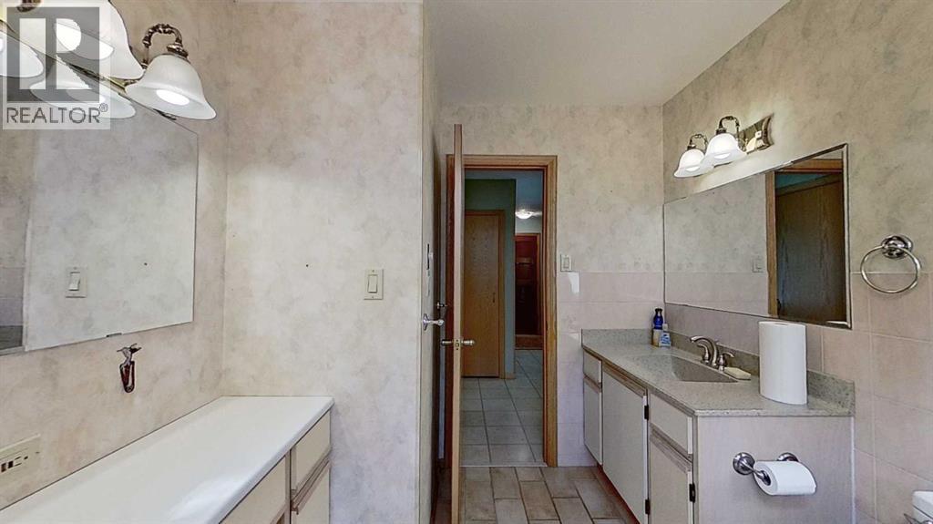 Single Family House Bungalow for Sale in  Montrose Crescent NE Winston Heights/Mountview Calgary 