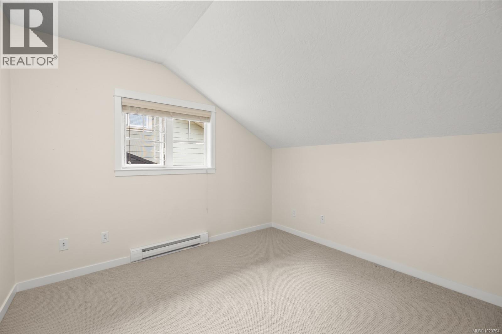 5 4079 Douglas Street, Saanich