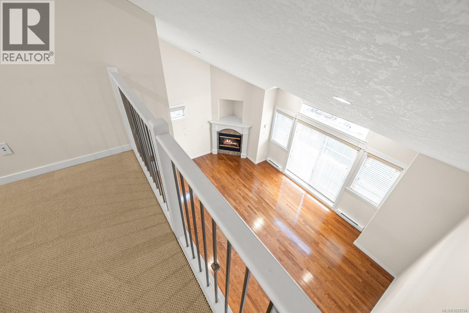 5 4079 Douglas Street, Saanich