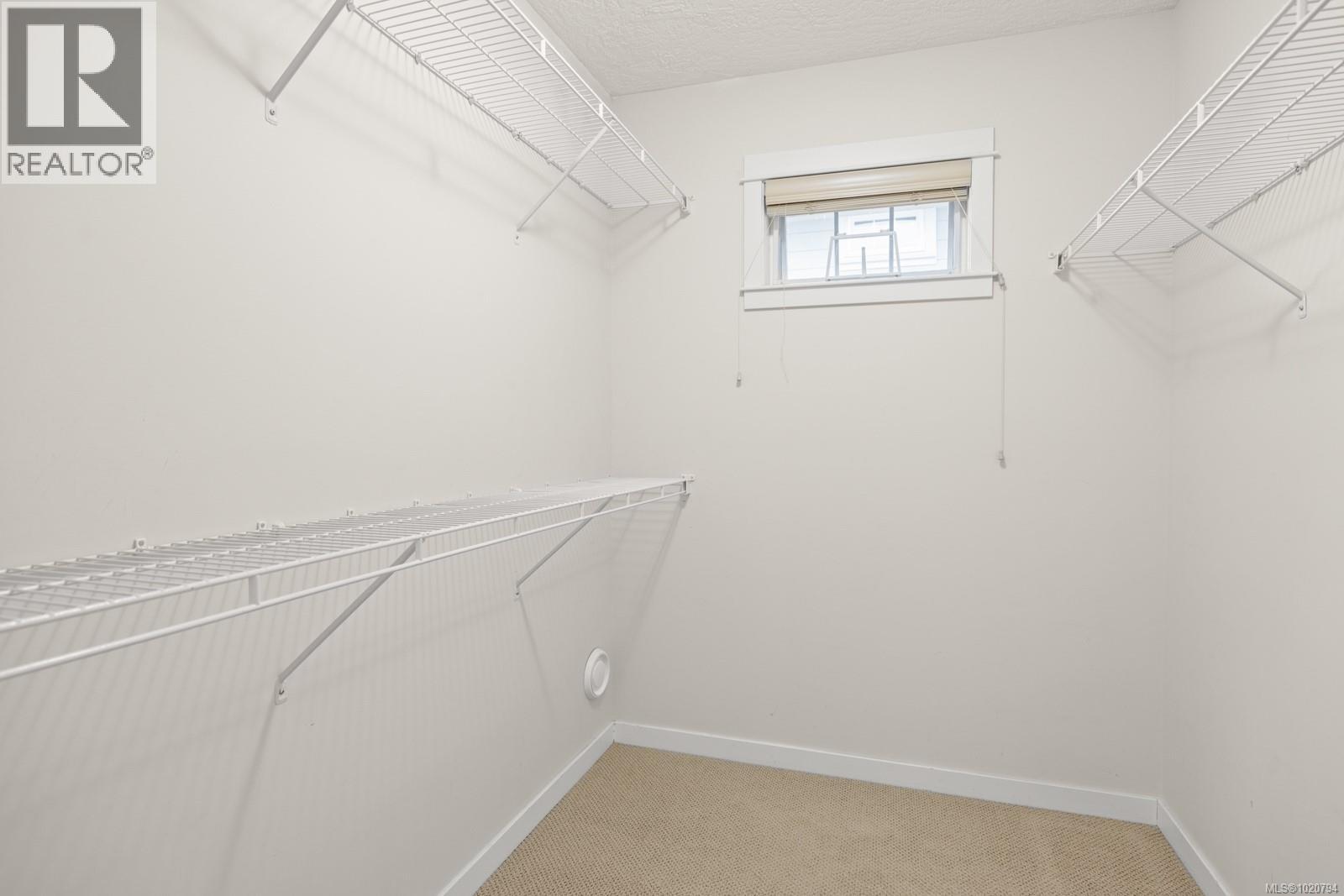 5 4079 Douglas Street, Saanich