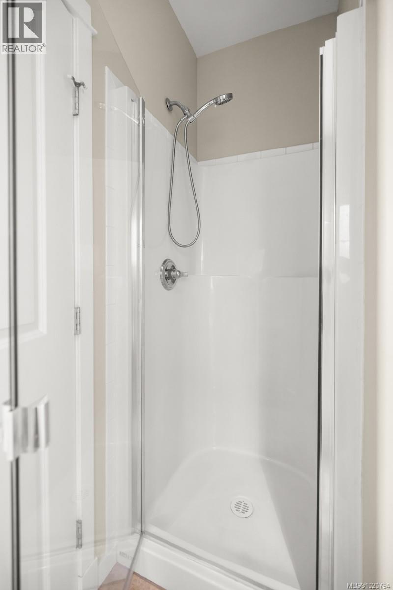 5 4079 Douglas Street, Saanich