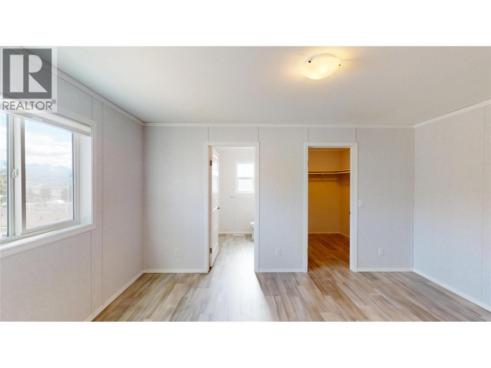 528 Steepleview Avenue NW, Cranbrook