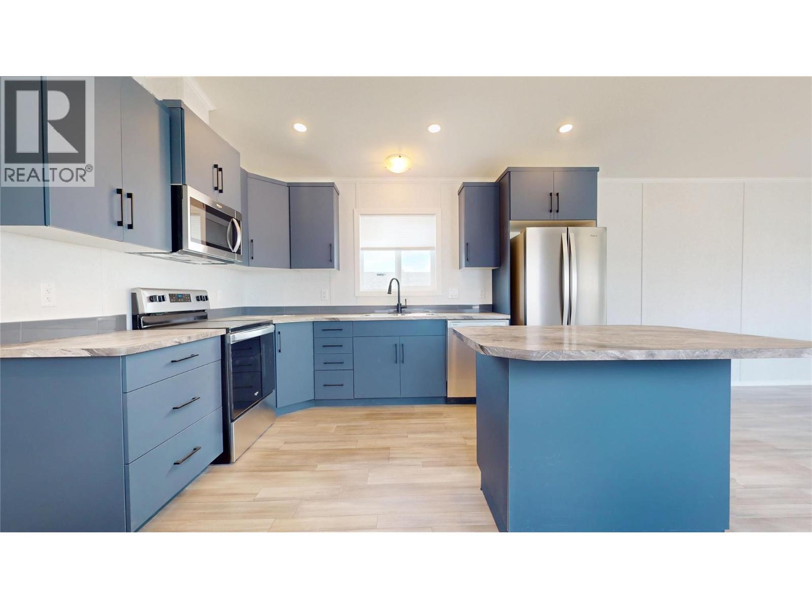 528 Steepleview Avenue NW, Cranbrook