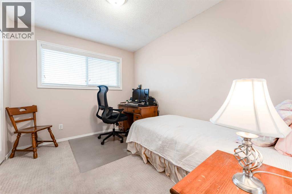 Single Family House for Sale in  Temple Drive NE Temple Calgary 