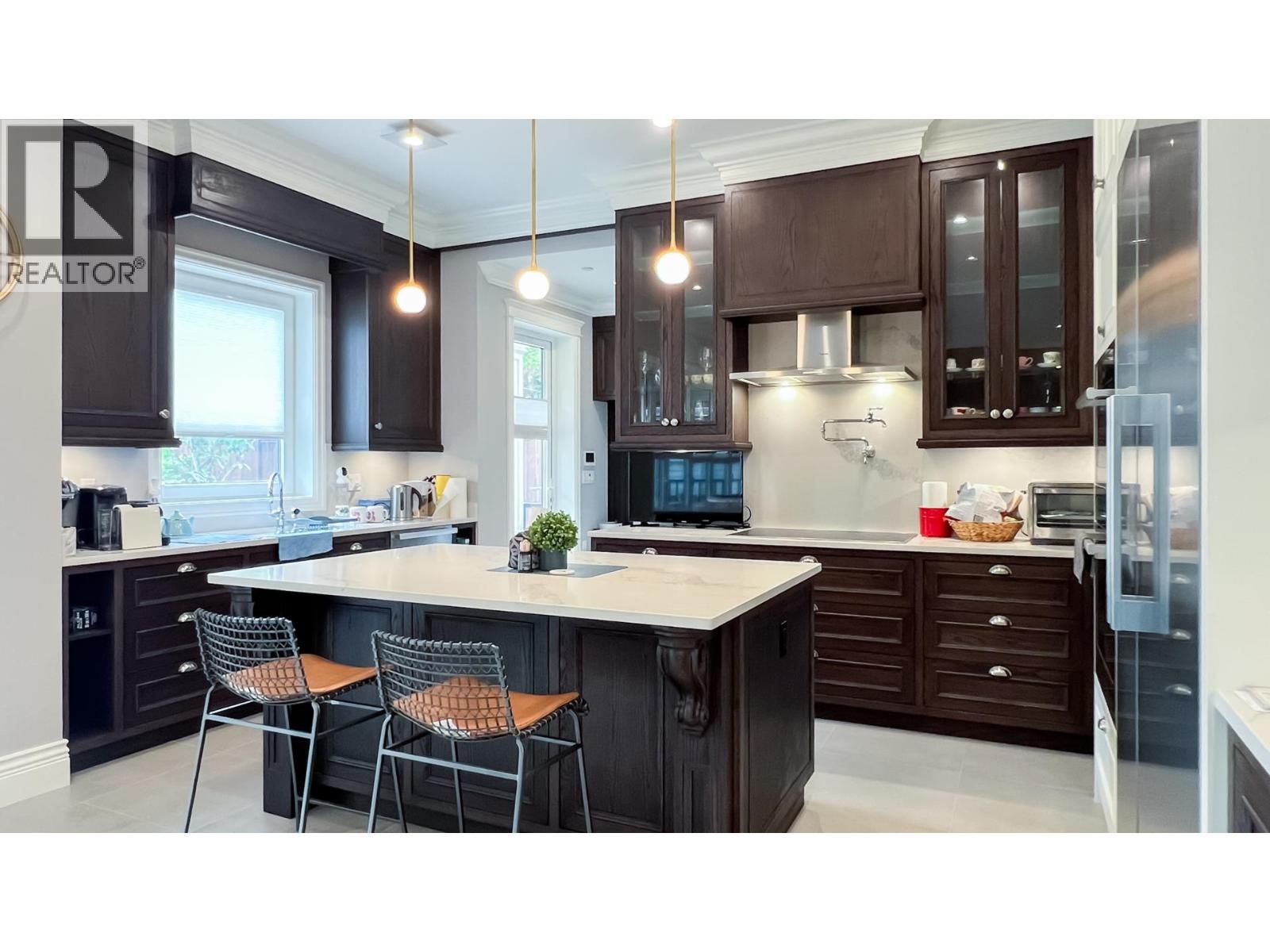 2071 W 36TH AVENUE, Vancouver