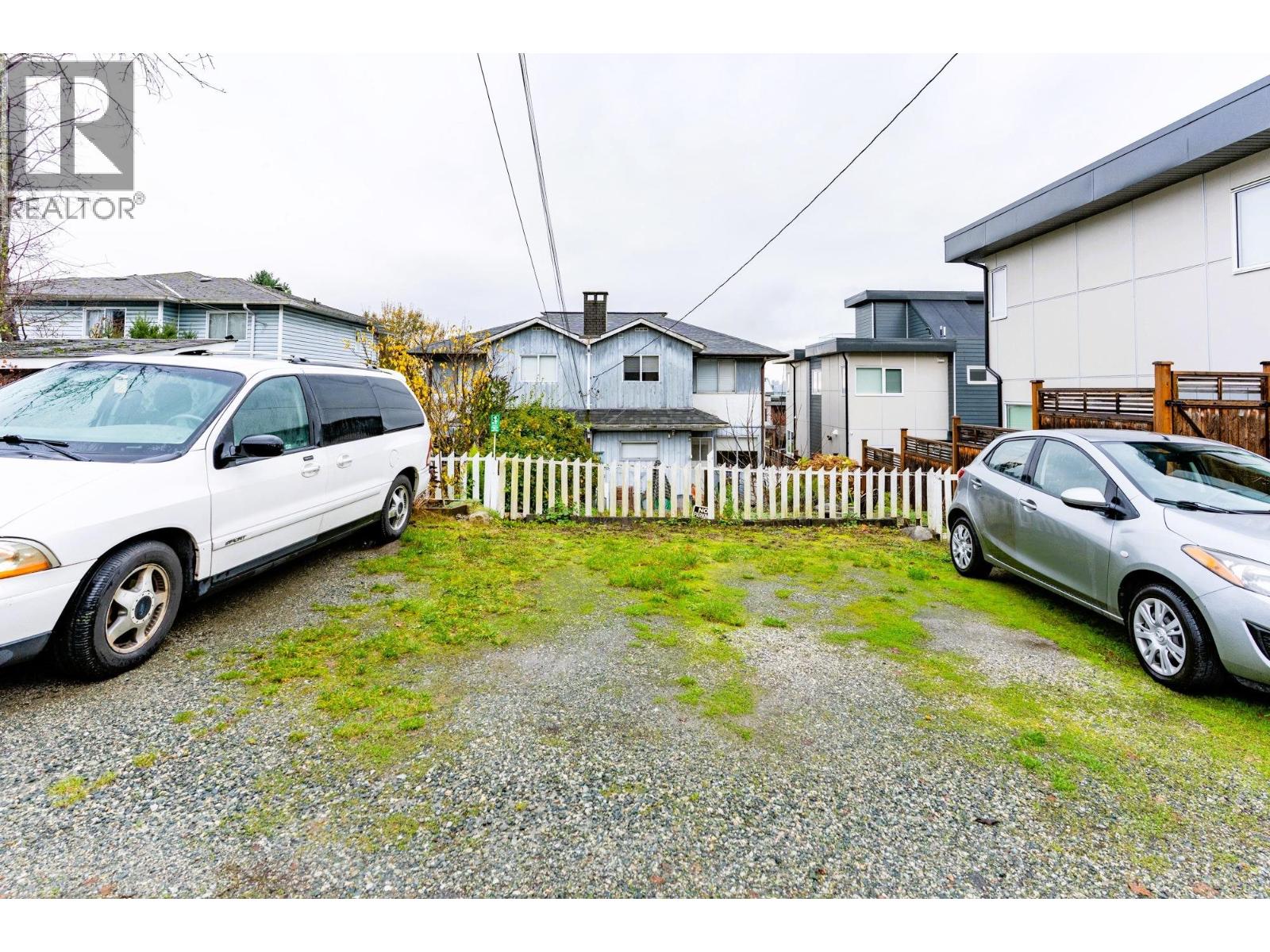 226-228 W 5TH STREET, North Vancouver