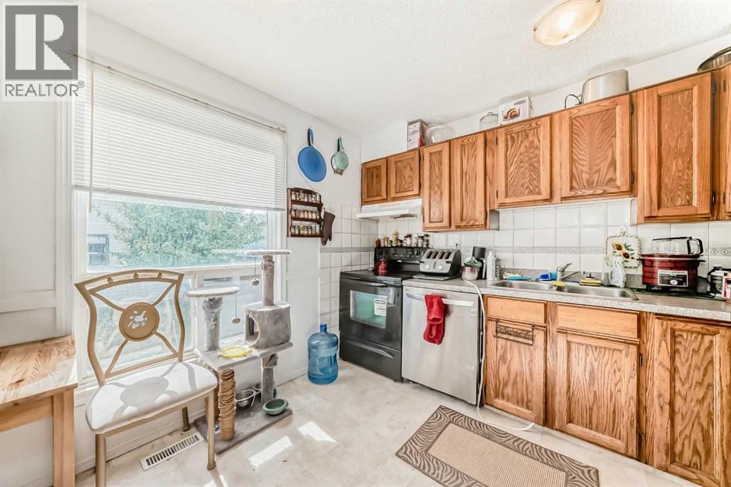 Single Family House for Sale in  Temple Drive NE Temple Calgary 