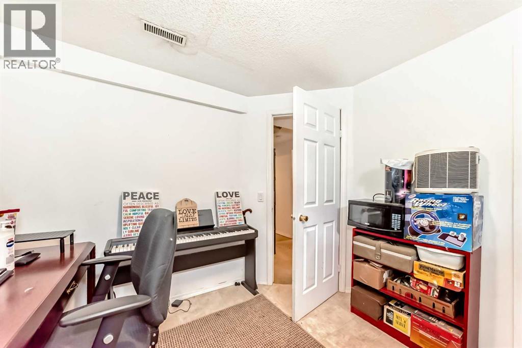 Single Family House for Sale in  Temple Drive NE Temple Calgary 