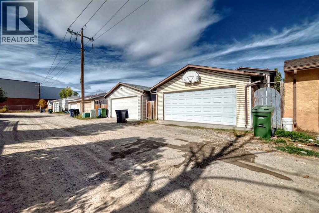 Single Family House for Sale in  Temple Drive NE Temple Calgary 