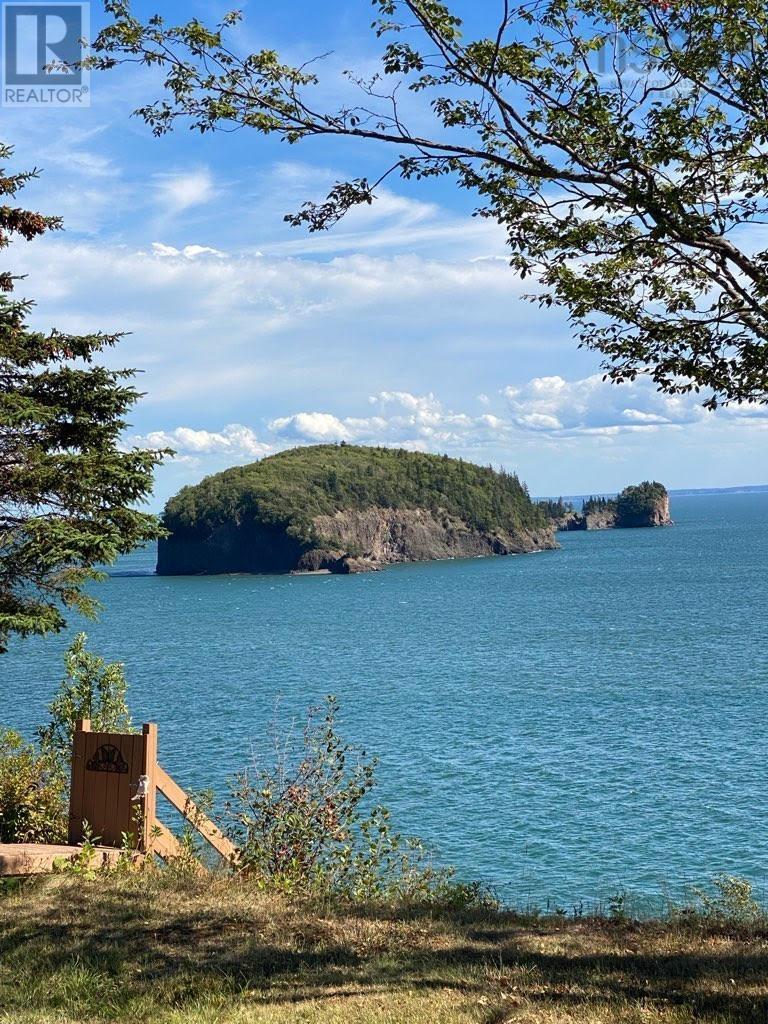 Property 7 of 8 of 8C Bayview Court