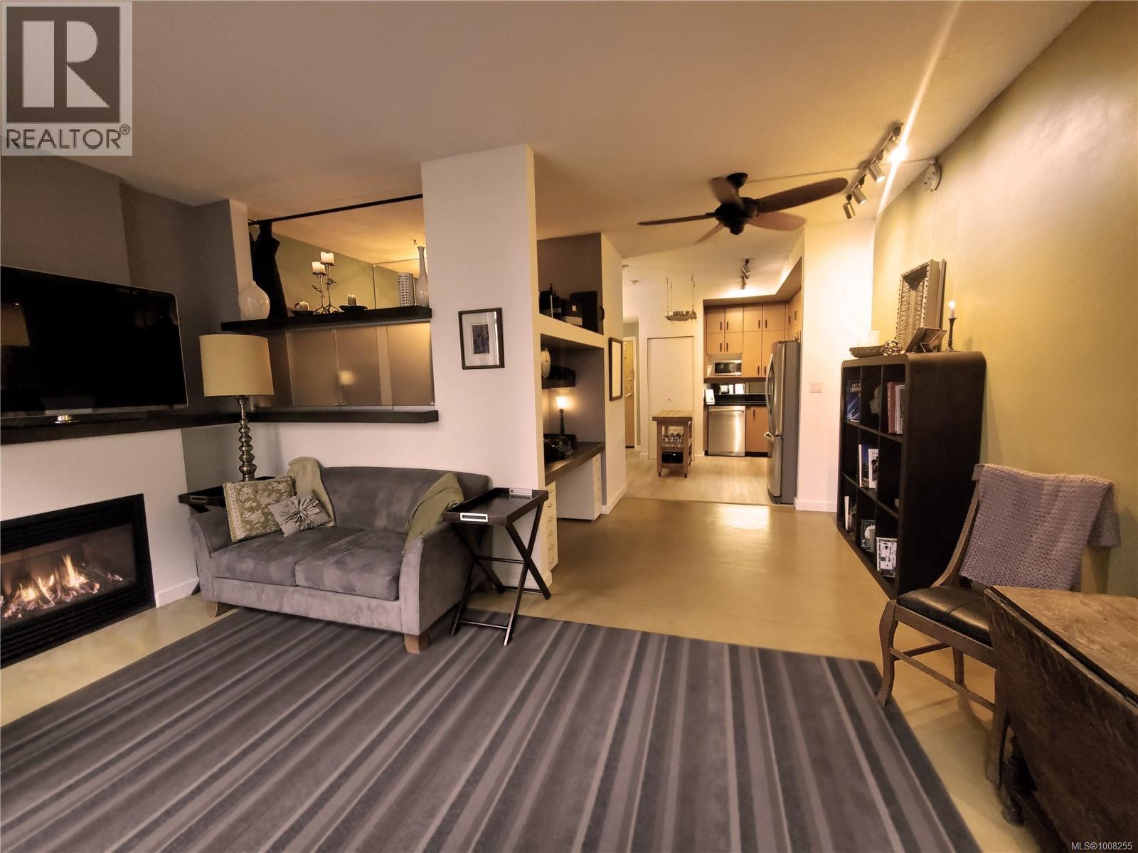 212 409 Swift Street, Victoria