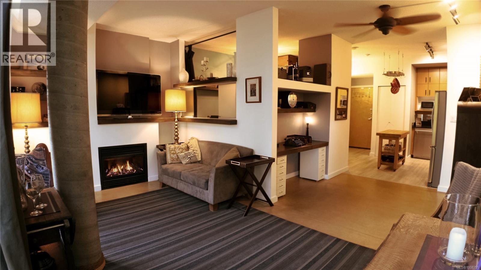 212 409 Swift Street, Victoria