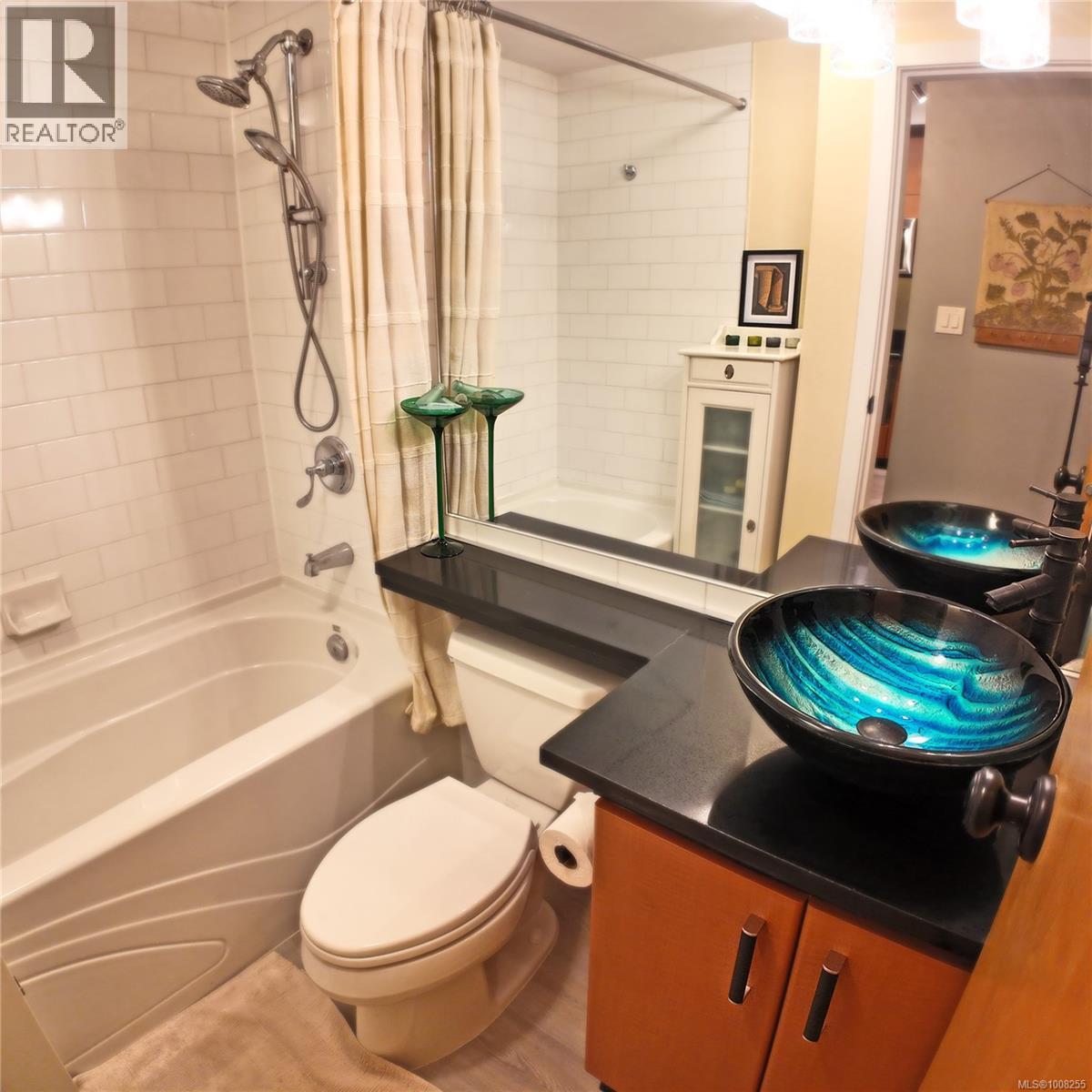 212 409 Swift Street, Victoria