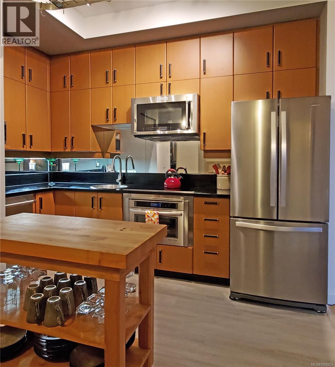 212 409 Swift Street, Victoria