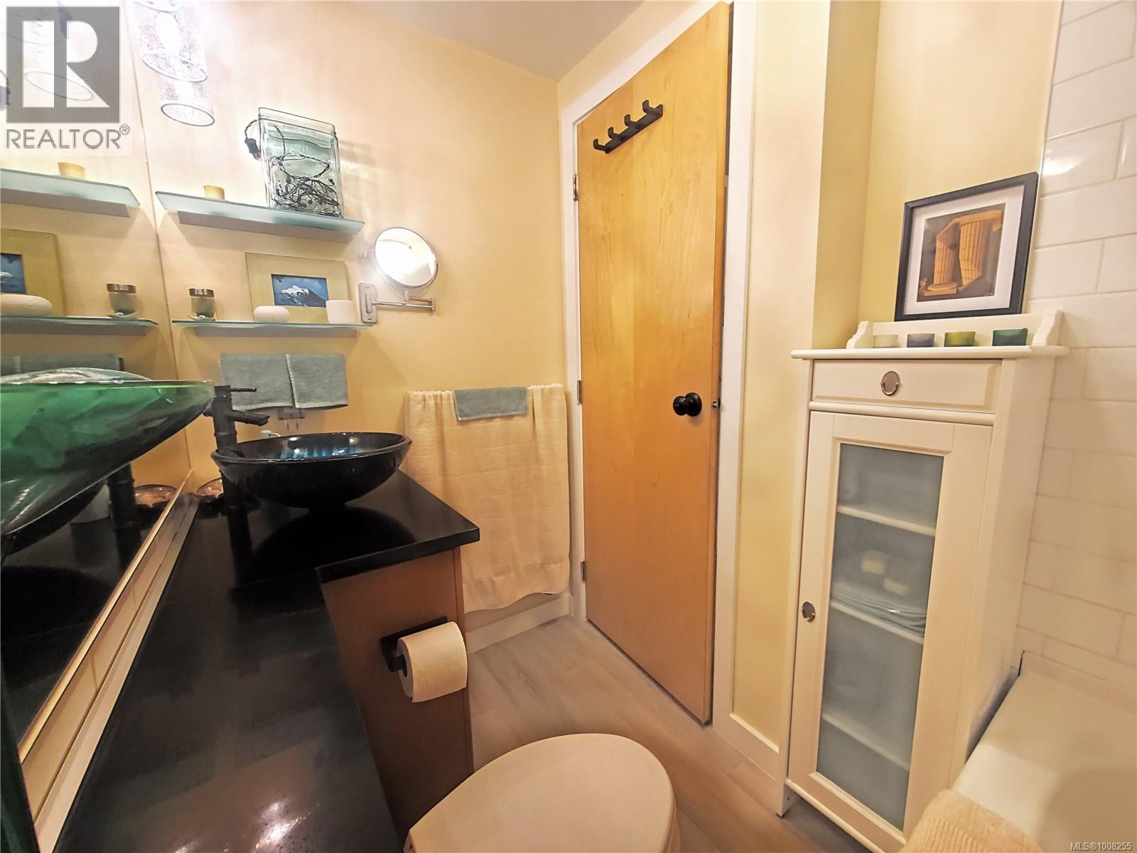 212 409 Swift Street, Victoria