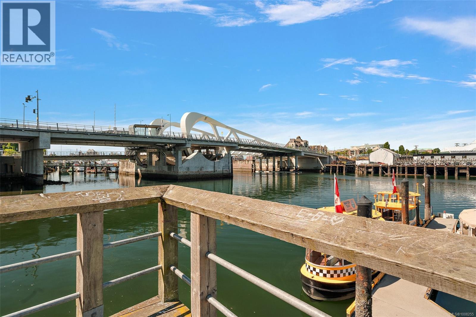 212 409 Swift Street, Victoria