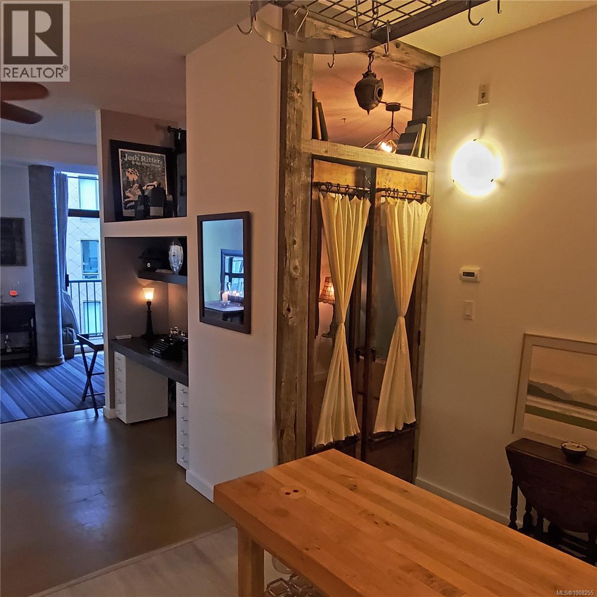 212 409 Swift Street, Victoria