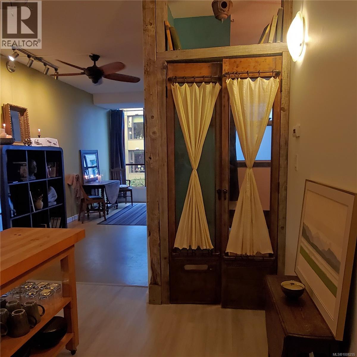 212 409 Swift Street, Victoria