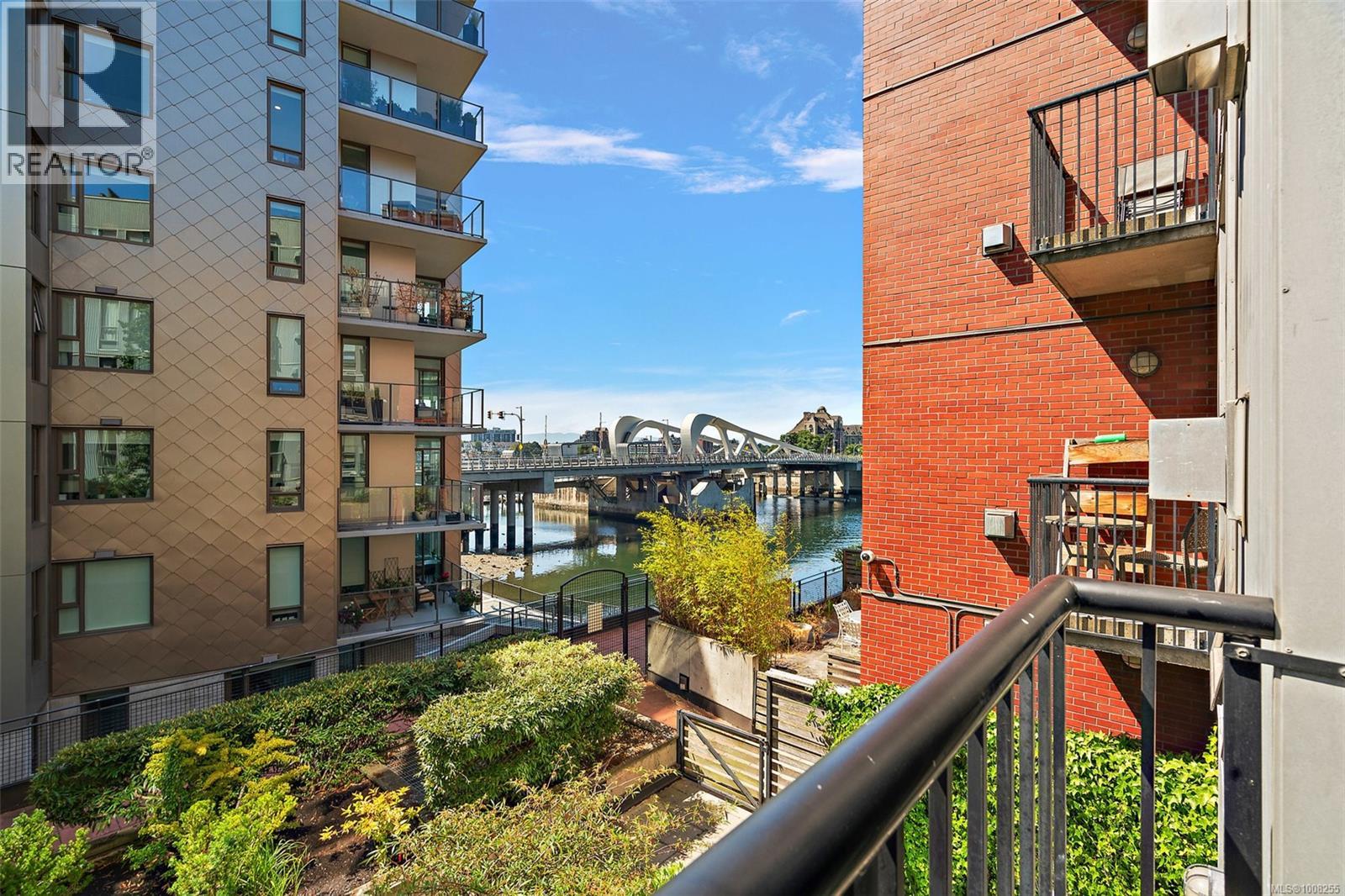 212 409 Swift Street, Victoria