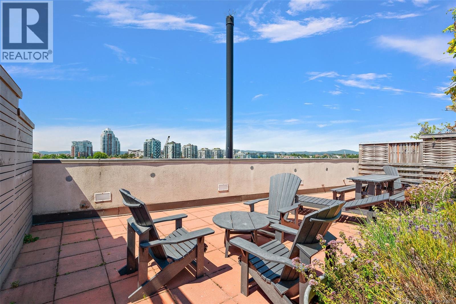 212 409 Swift Street, Victoria