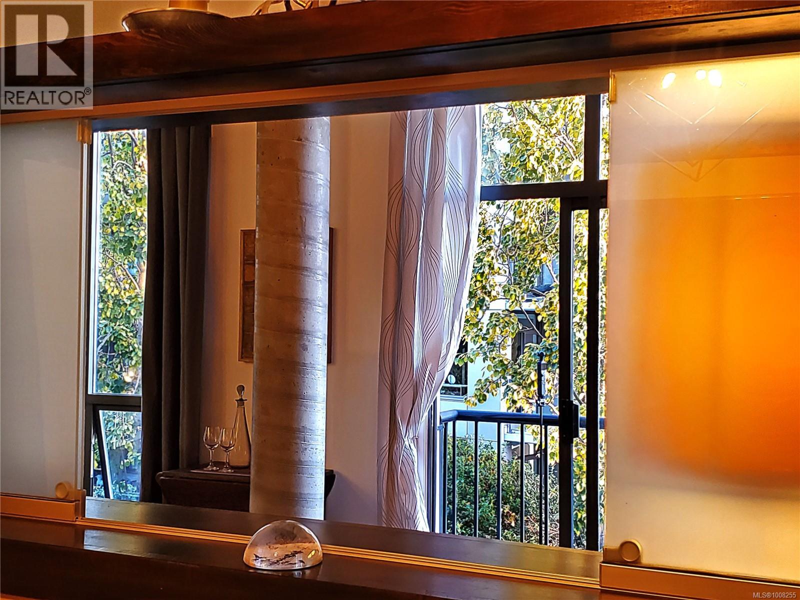 212 409 Swift Street, Victoria