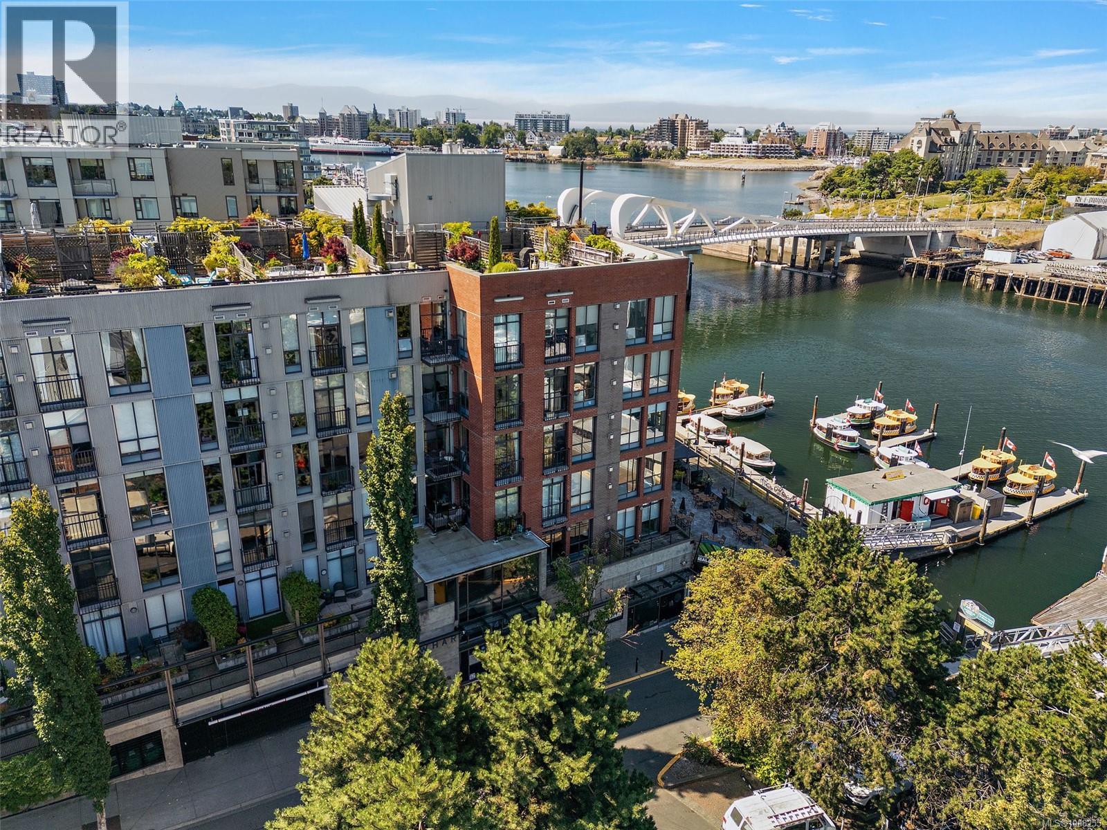 212 409 Swift Street, Victoria