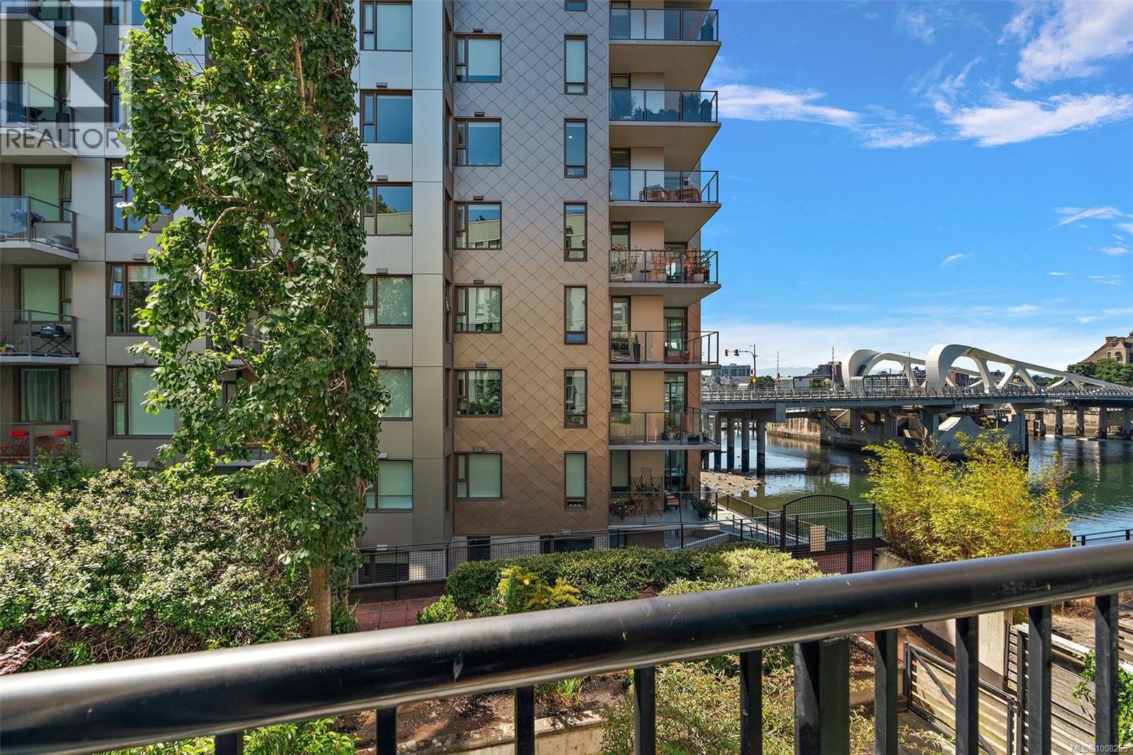 212 409 Swift Street, Victoria