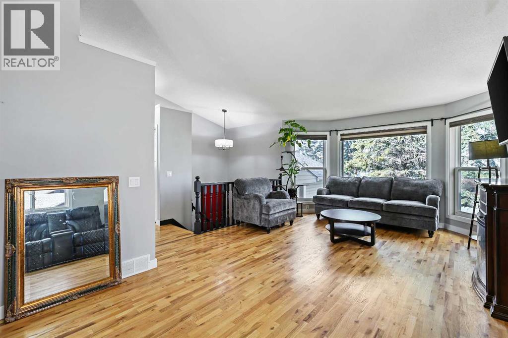 Single Family House Bi-level for Sale in  Shannon Circle SW Shawnessy Calgary 