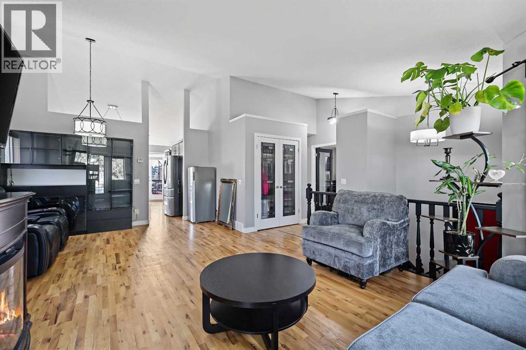 Single Family House Bi-level for Sale in  Shannon Circle SW Shawnessy Calgary 