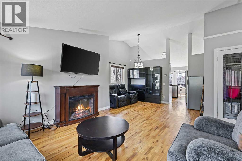 Single Family House Bi-level for Sale in  Shannon Circle SW Shawnessy Calgary 