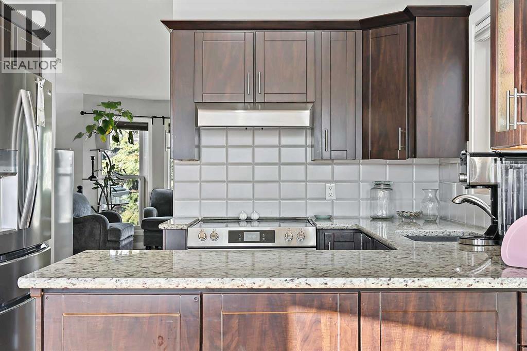 Single Family House Bi-level for Sale in  Shannon Circle SW Shawnessy Calgary 