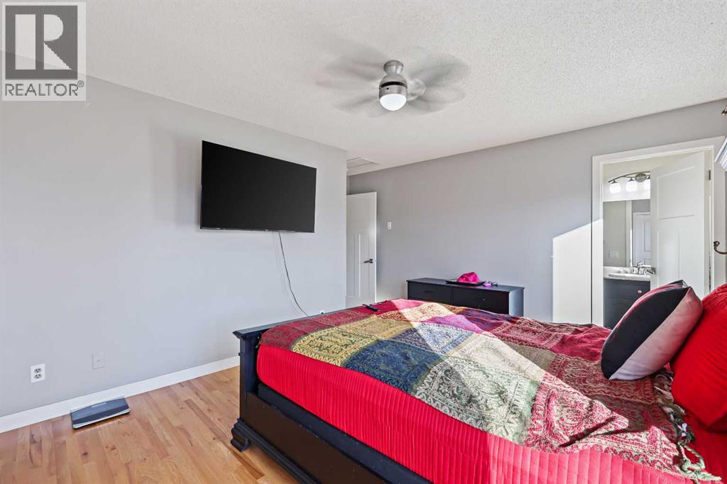 Single Family House Bi-level for Sale in  Shannon Circle SW Shawnessy Calgary 