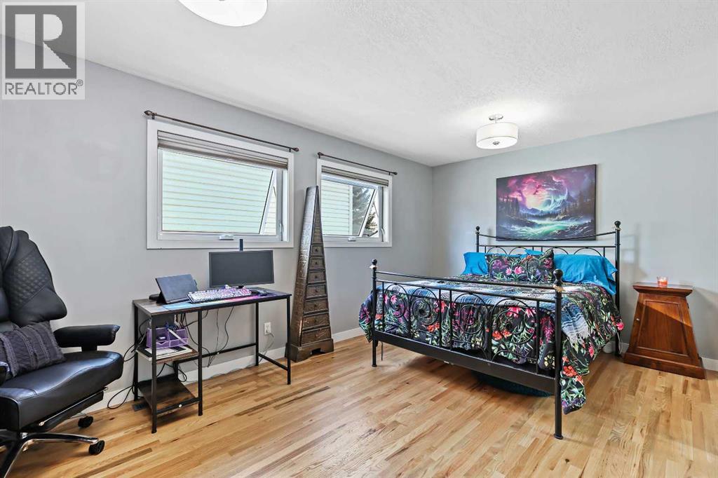 Single Family House Bi-level for Sale in  Shannon Circle SW Shawnessy Calgary 