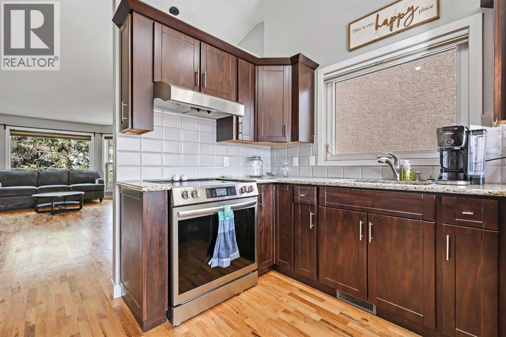 Single Family House Bi-level for Sale in  Shannon Circle SW Shawnessy Calgary 