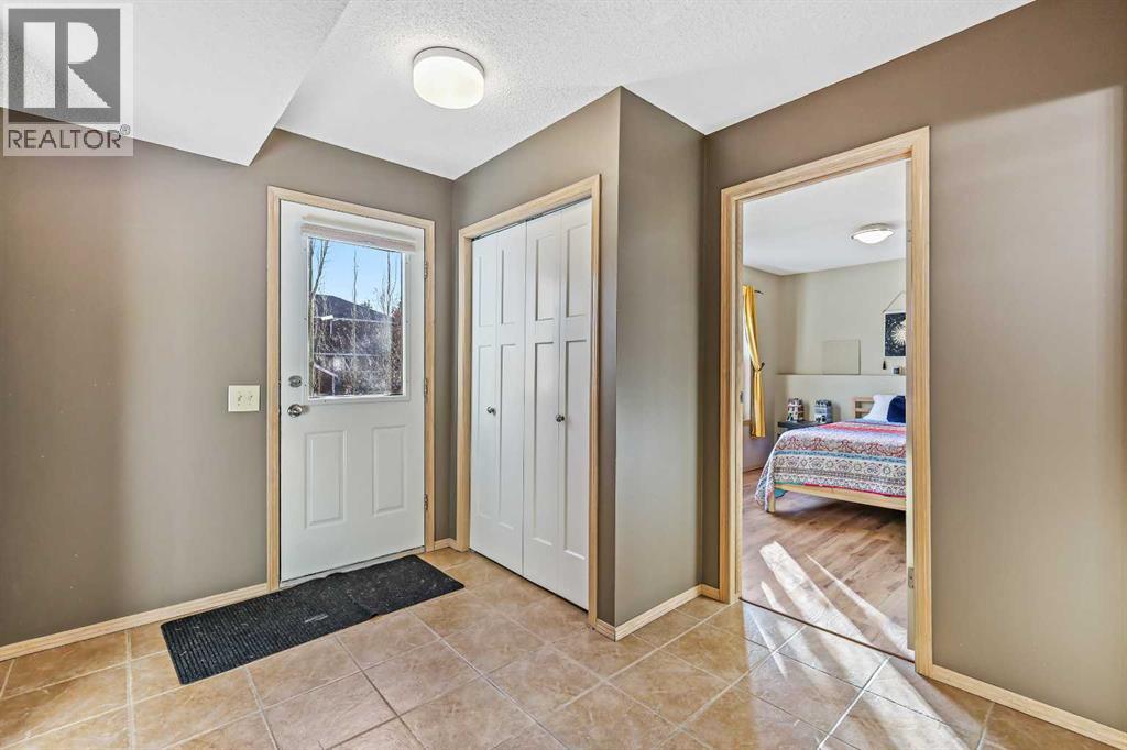 Single Family House Bi-level for Sale in  Shannon Circle SW Shawnessy Calgary 