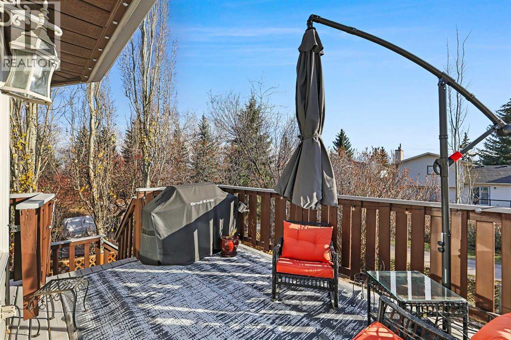 Single Family House Bi-level for Sale in  Shannon Circle SW Shawnessy Calgary 