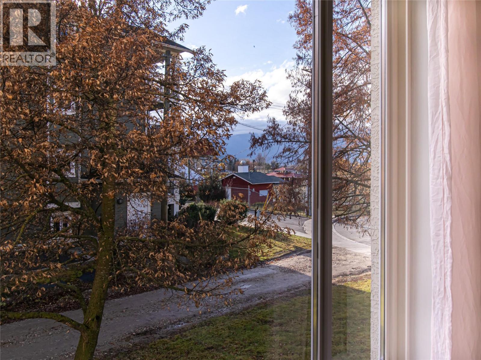 205 650 3 Street Southwest, Salmon Arm