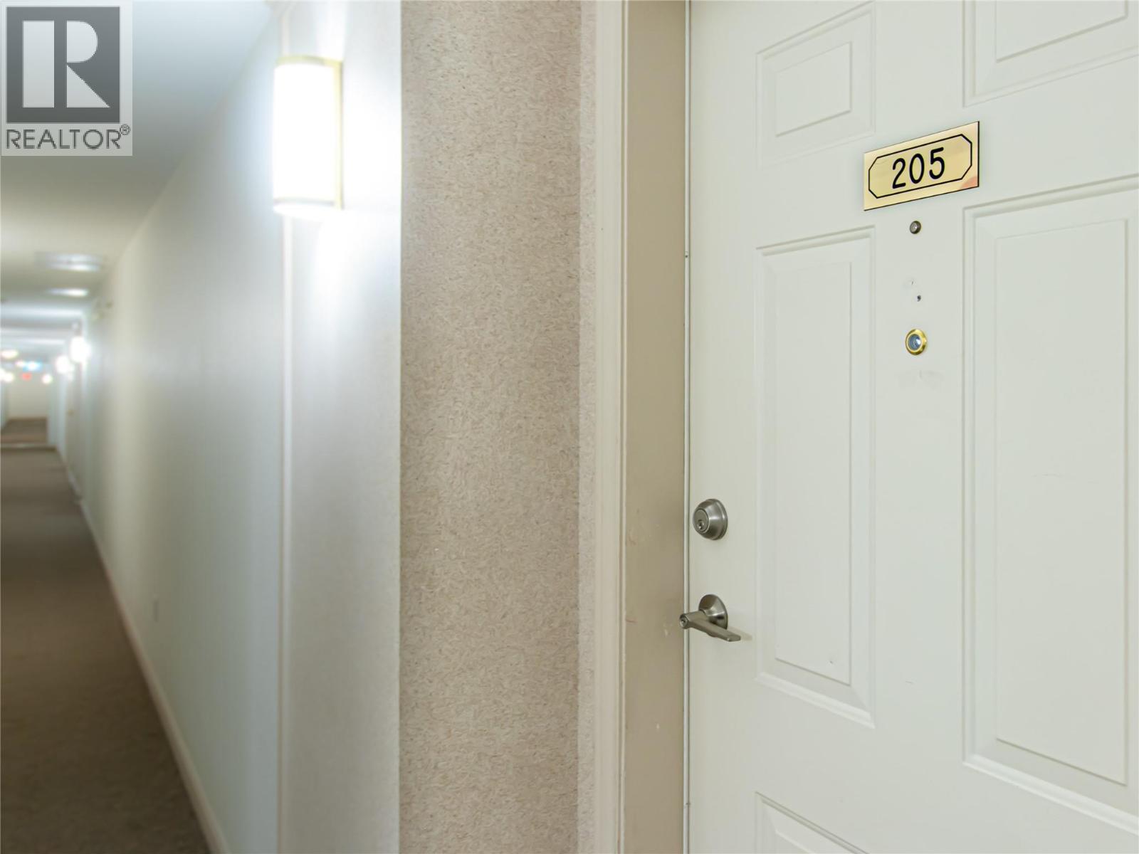 205 650 3 Street Southwest, Salmon Arm