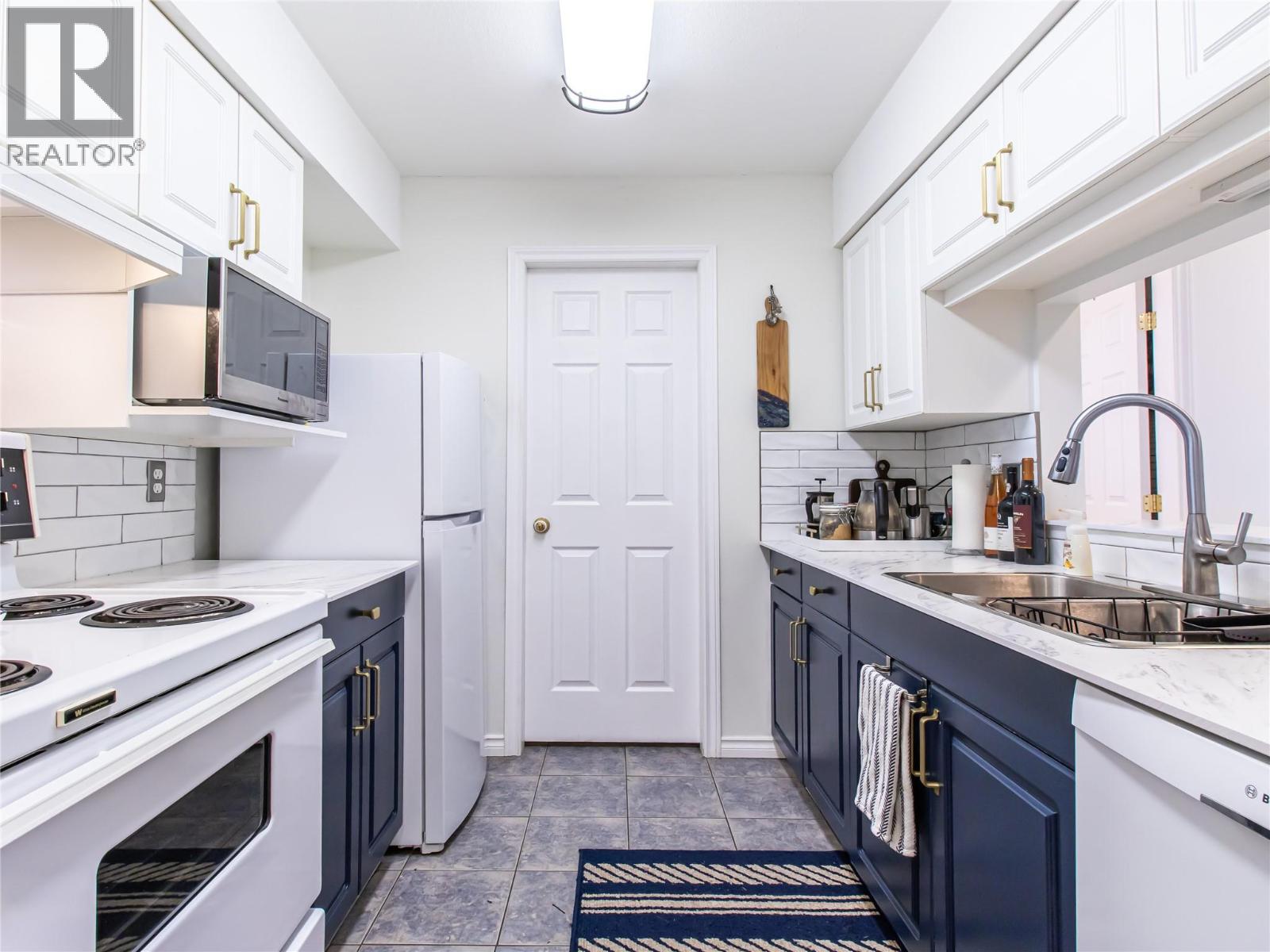 205 650 3 Street Southwest, Salmon Arm