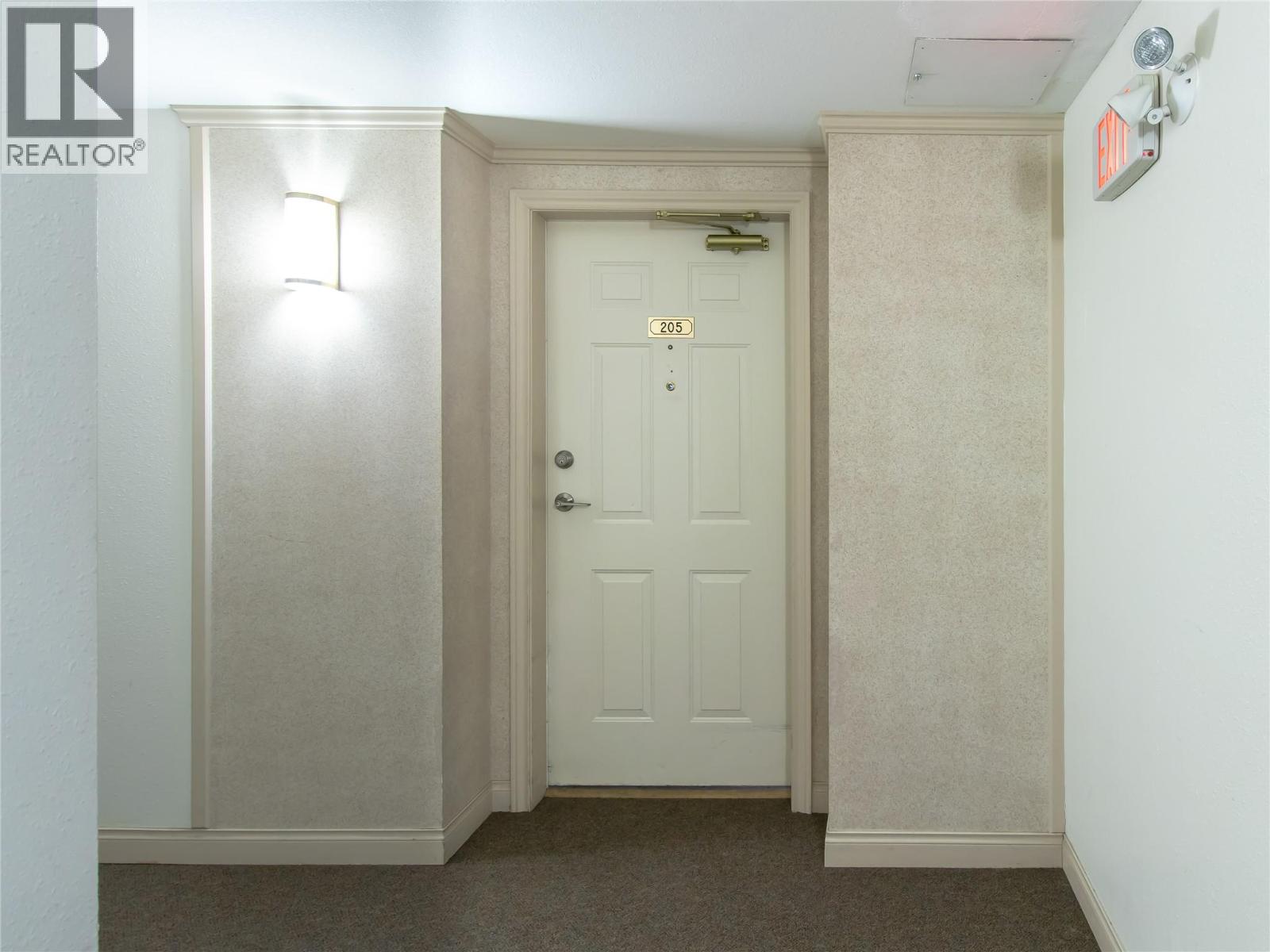 205 650 3 Street Southwest, Salmon Arm