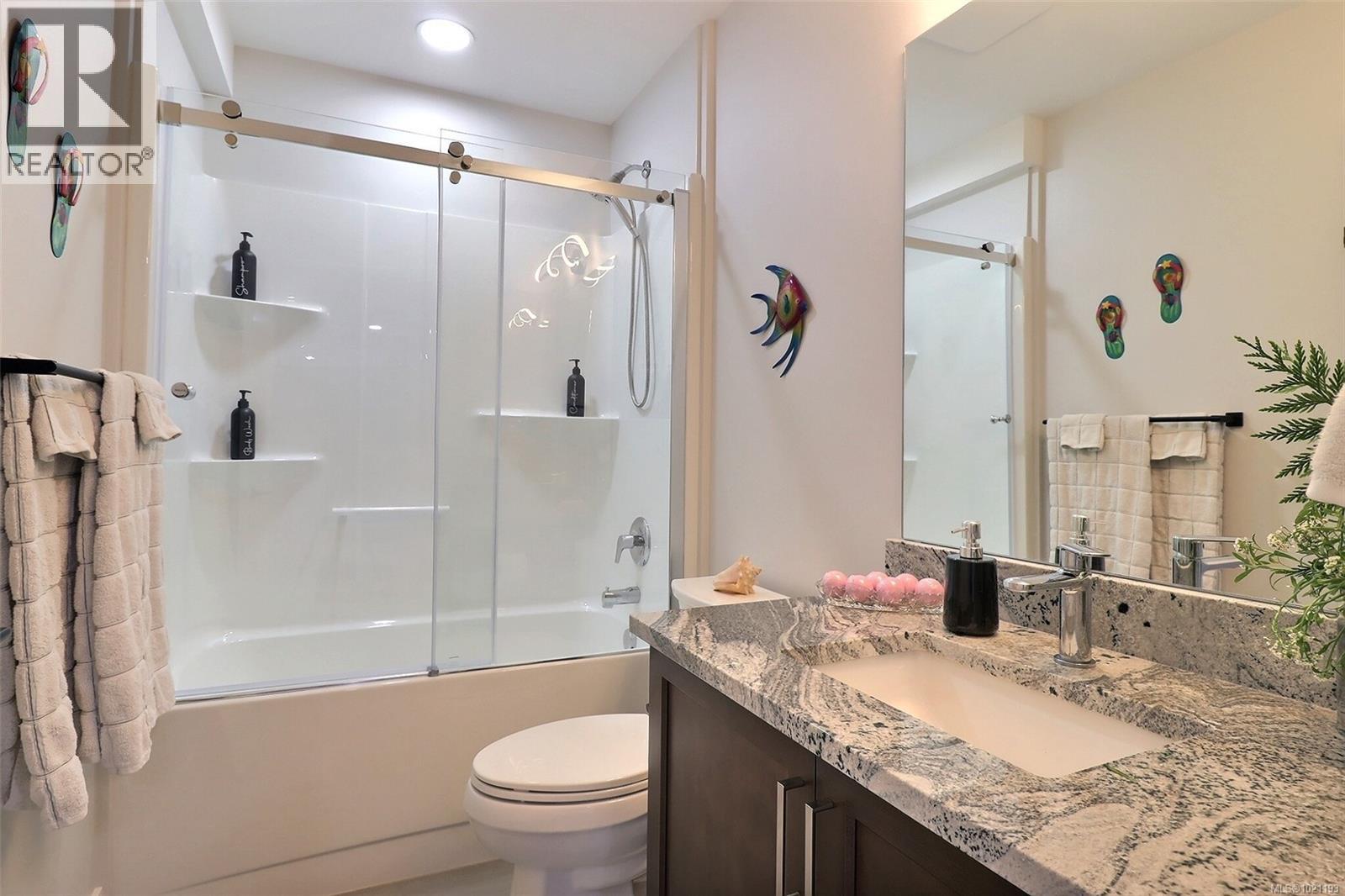 643 John Wilson Pl, Ladysmith