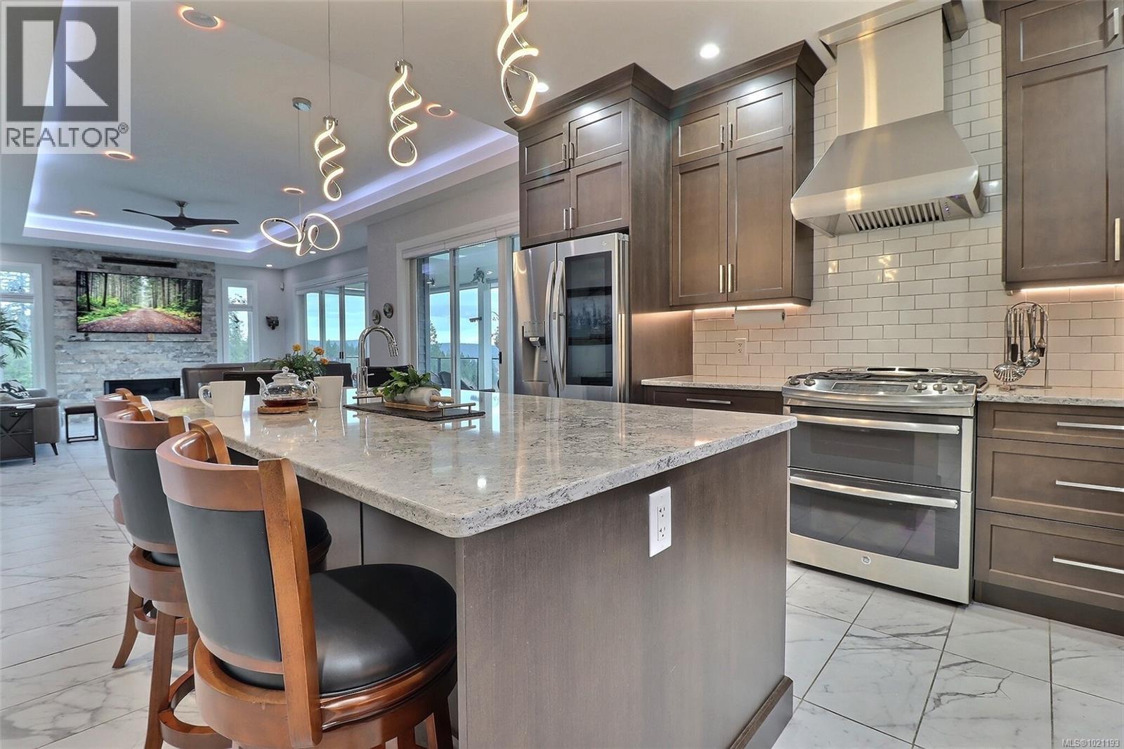 643 John Wilson Pl, Ladysmith