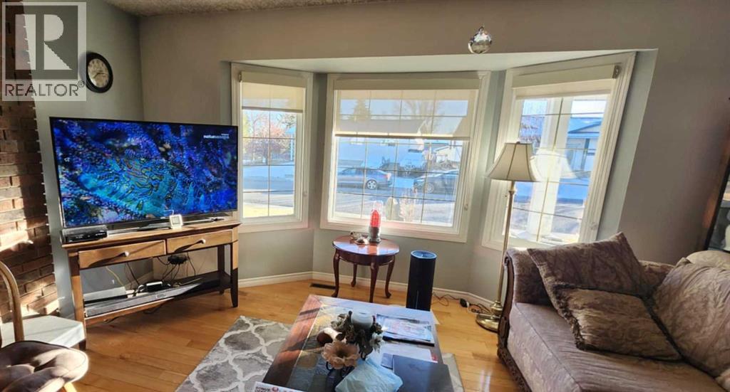 Single Family House Bungalow for Sale in  Whitestone Road NE Whitehorn Calgary 