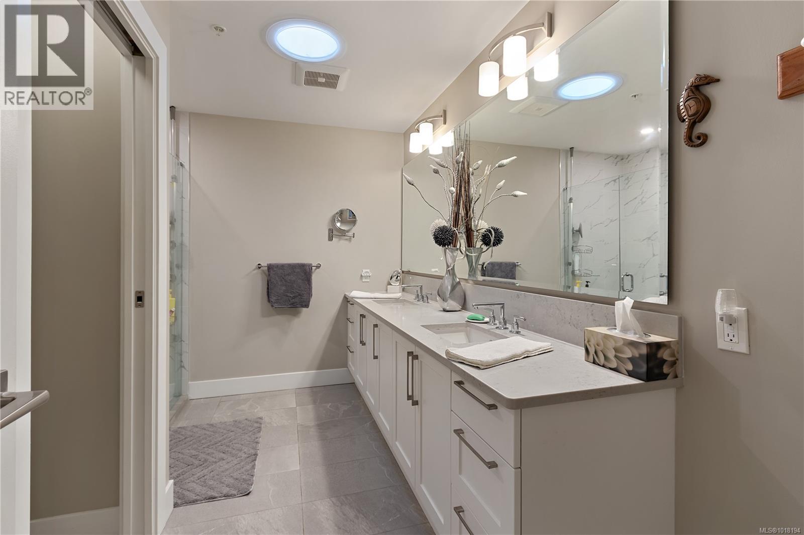 604 3529 Dolphin Dr, Nanoose Bay