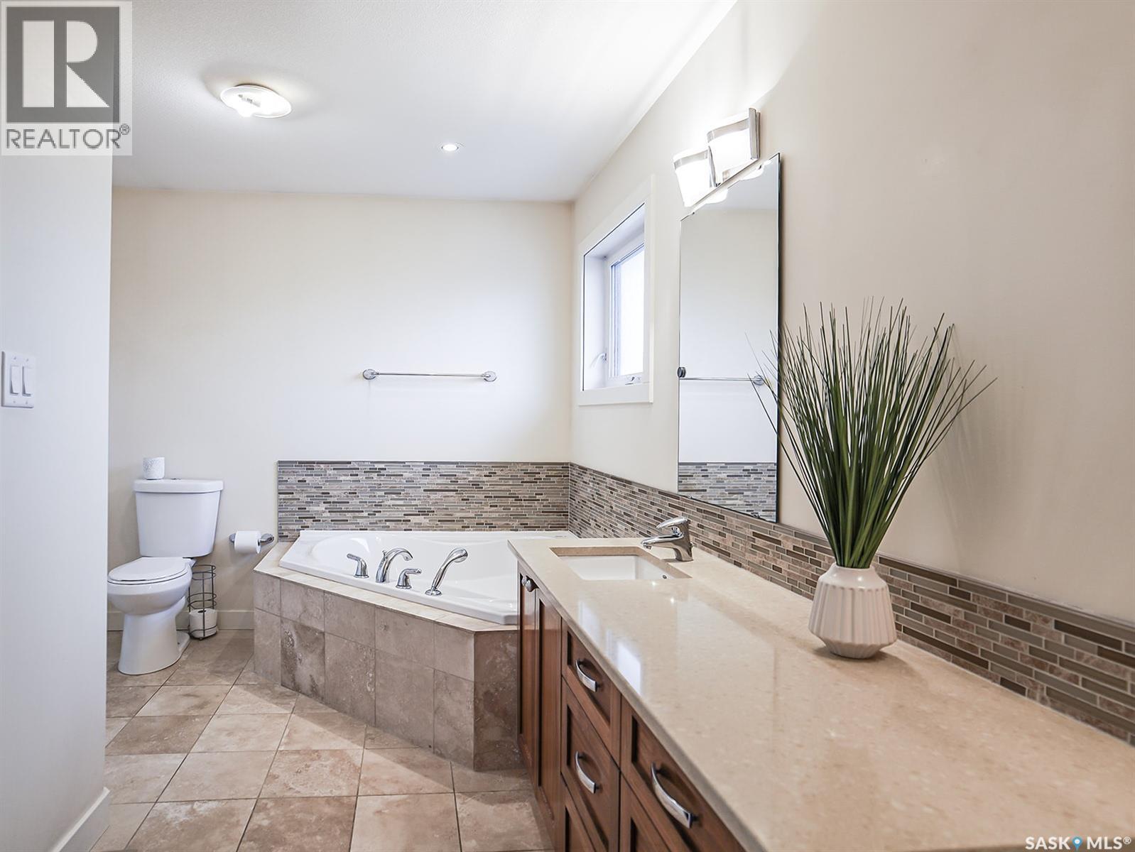 Single Family House 2 Level for Sale in  Highgrove ROAD Regina 