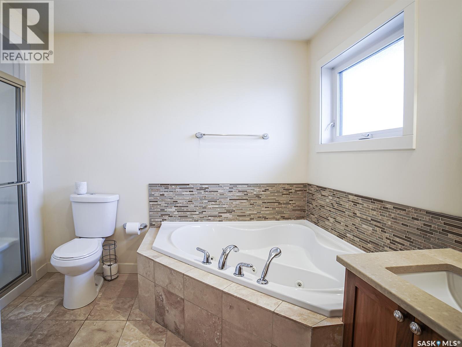 Single Family House 2 Level for Sale in  Highgrove ROAD Regina 