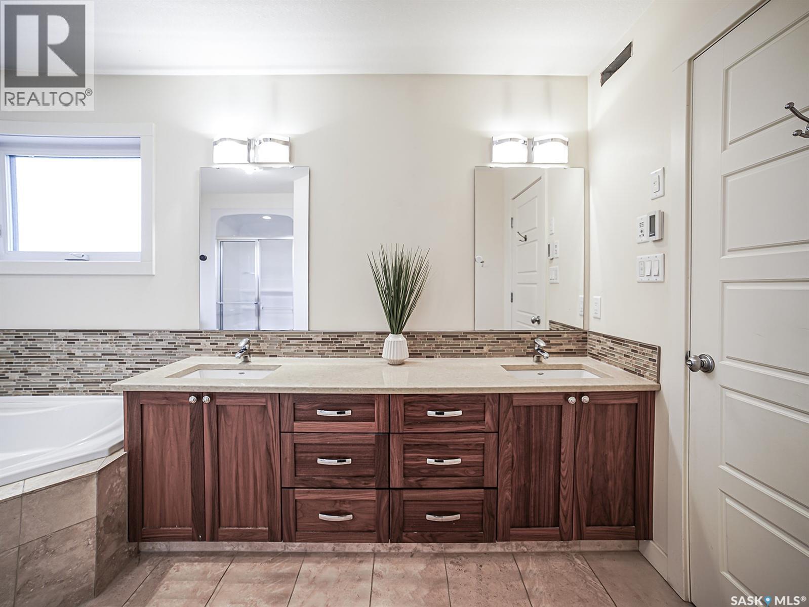 Single Family House 2 Level for Sale in  Highgrove ROAD Regina 