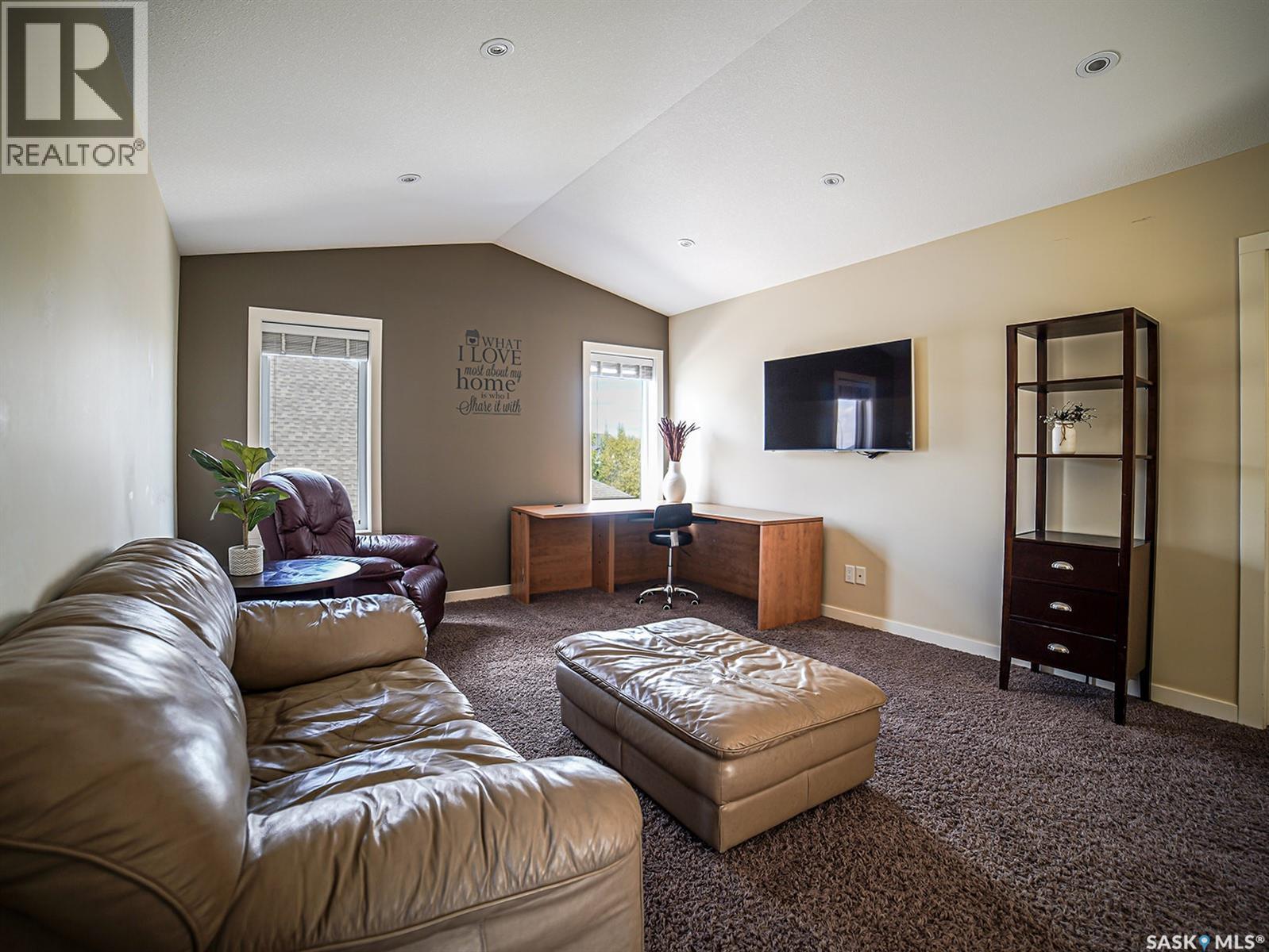 Single Family House 2 Level for Sale in  Highgrove ROAD Regina 