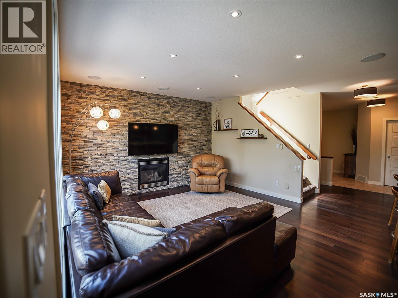 Single Family House 2 Level for Sale in  Highgrove ROAD Regina 